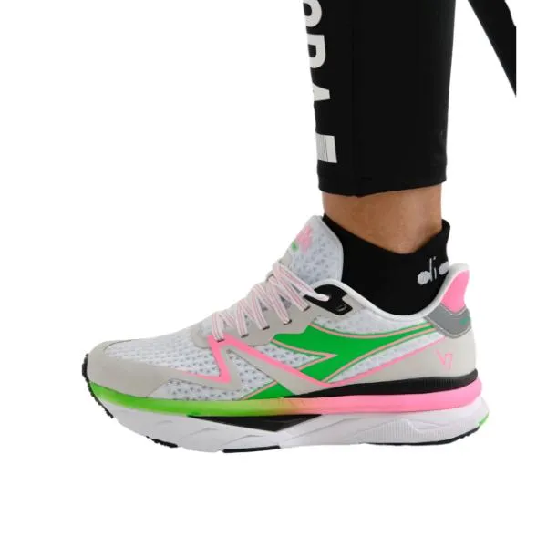 DIADORA - Women's Atomo V7000